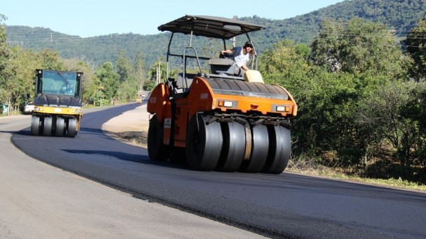 Nos últimos dois anos, mais de mil quilômetros foram pavimentados e recuperados, com investimento superior a R$ 620 milhões 