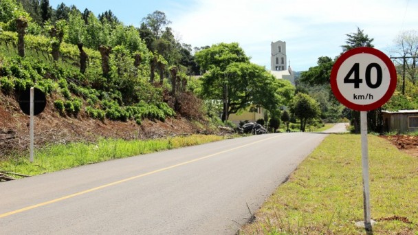 Trecho asfaltado e sinalizado fica na localidade de Boa Esperança, conhecida pelo turismo colonial.