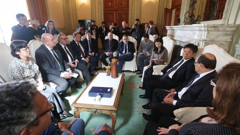 Secretário reúne-se com comitiva chinesa no Palácio Piratini