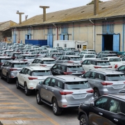Na foto, carros no Porto de Rio Grande
