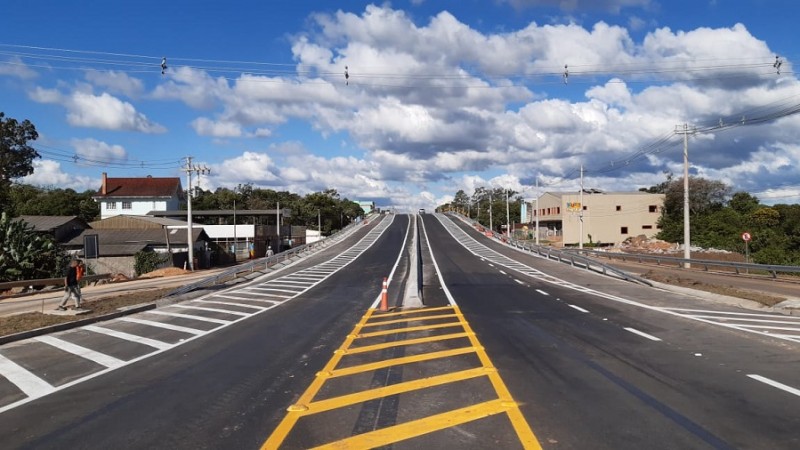 Viaduto da ERS-040, no entroncamento com a ERS-118, foi inaugurado nesta sexta-feira (3/4).