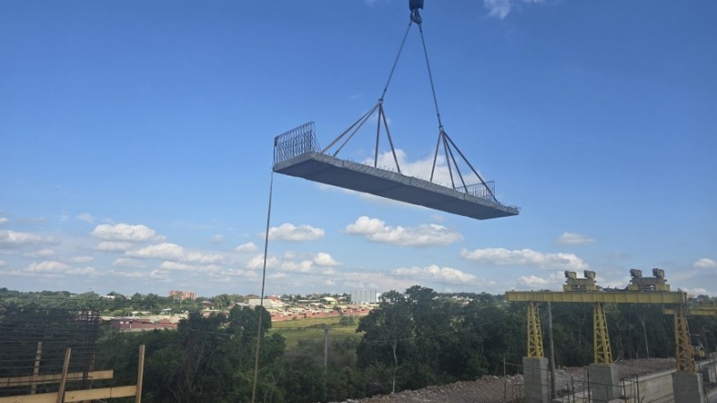 Na foto, guindastes da ERS-130