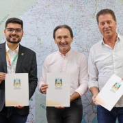 Assinatura de ordem de início de obras do PIAA em Farroupilha.