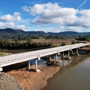 Projetos seguiram rigorosos estudos topogr&aacute;ficos e hidrol&oacute;gicos para construir pontes mais altas e resistentes em caso de cheias