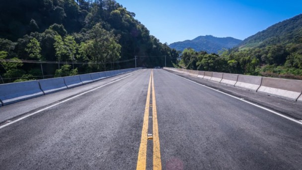 O tráfego sobre a ponte foi liberado para os motoristas em agosto.
